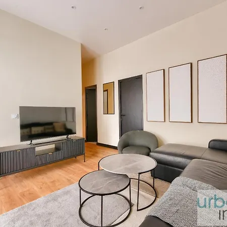 Urban Flat 159 - Charming 3bdr Flat In *